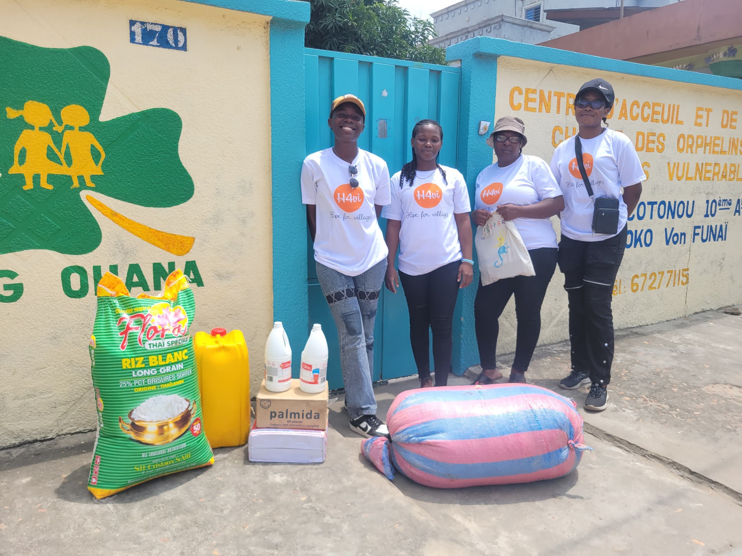 Dons de vivres aux enfants orphelins de l'ONG OHANA