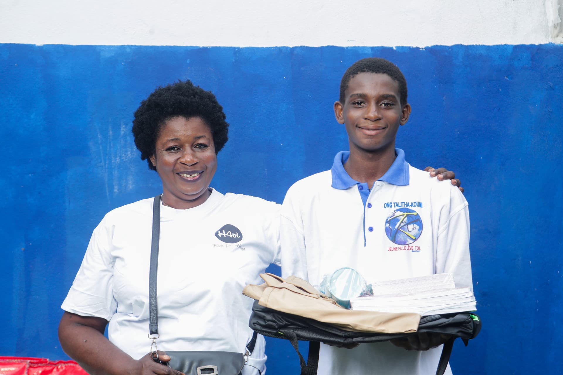 Remise de dons a l'ONG Talitha Koumi à Bonoua, Côte d’Ivoire